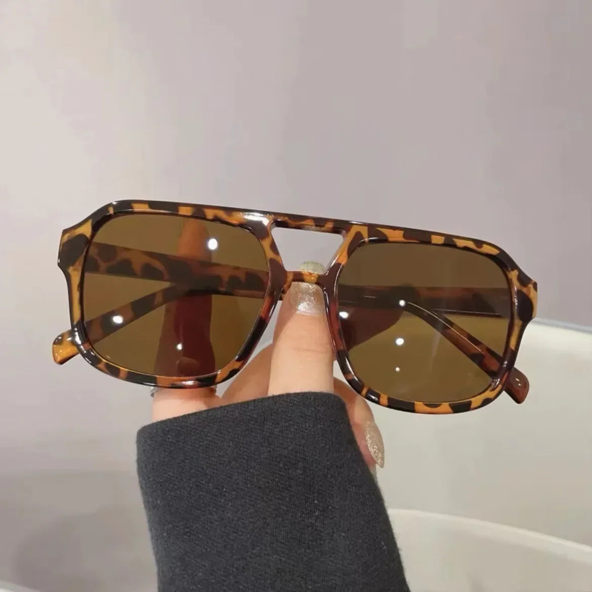 VisionEdge™ Oversized Square Sunglasses – Modern Unisex Eyewear